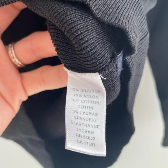 BANANA Republic Black  Silk Button Down Pearl Cardigan Top Size M - Picture 5 of 11